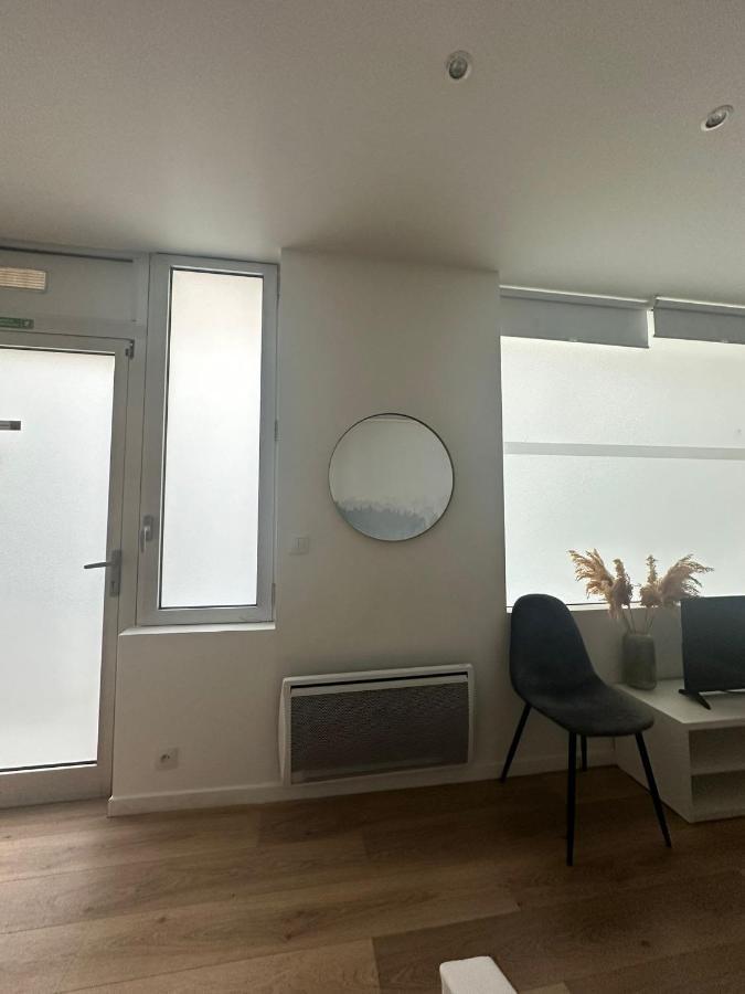 Appartamento Modern And Warm Fully Renovated Split Level Apart Steps Away From The Grands Boulevard Parigi Esterno foto